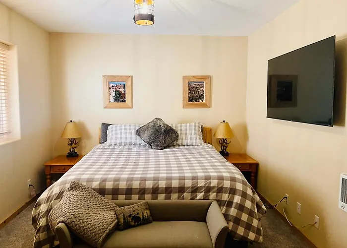Adventure Awaits 3King Bed,2Bath Log Cabin In Heart Of Duck Creek Village!