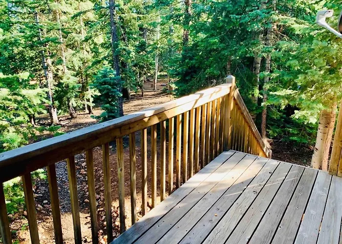 Adventure Awaits 3King Bed,2Bath Log Cabin In Heart Of Duck Creek Village!