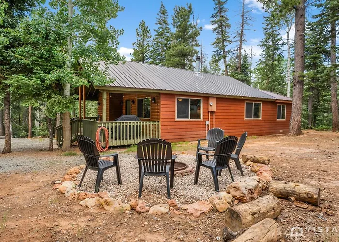 Lovely Log Cabin With Fire Pit!